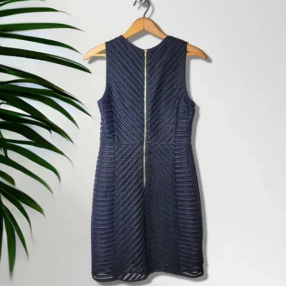 H&M sleeveless eyelet dress - Size 4 - Picture 2 of 3